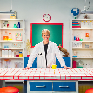 AWARD-WINNING COMEDIAN MAE MARTIN EXPLORES THE SCIENCE OF GENDER AND SEXUALITY IN FLUID: LIFE BEYOND THE BINARY, A NEW DOCUMENTARY AIRING ON CBC’S THE NATURE OF THINGS